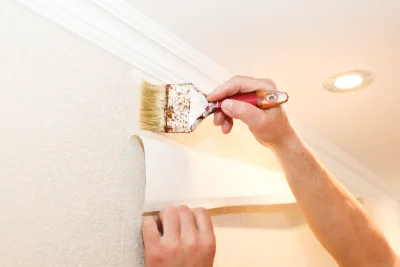 Pose de papier peint à Arzviller — revêtements muraux et toiles de verre